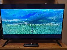 32' LG LR600 TV FOR SALE