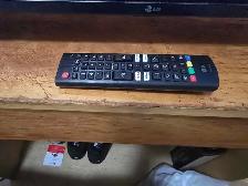 32' LG LR600 TV FOR SALE - Photo 2