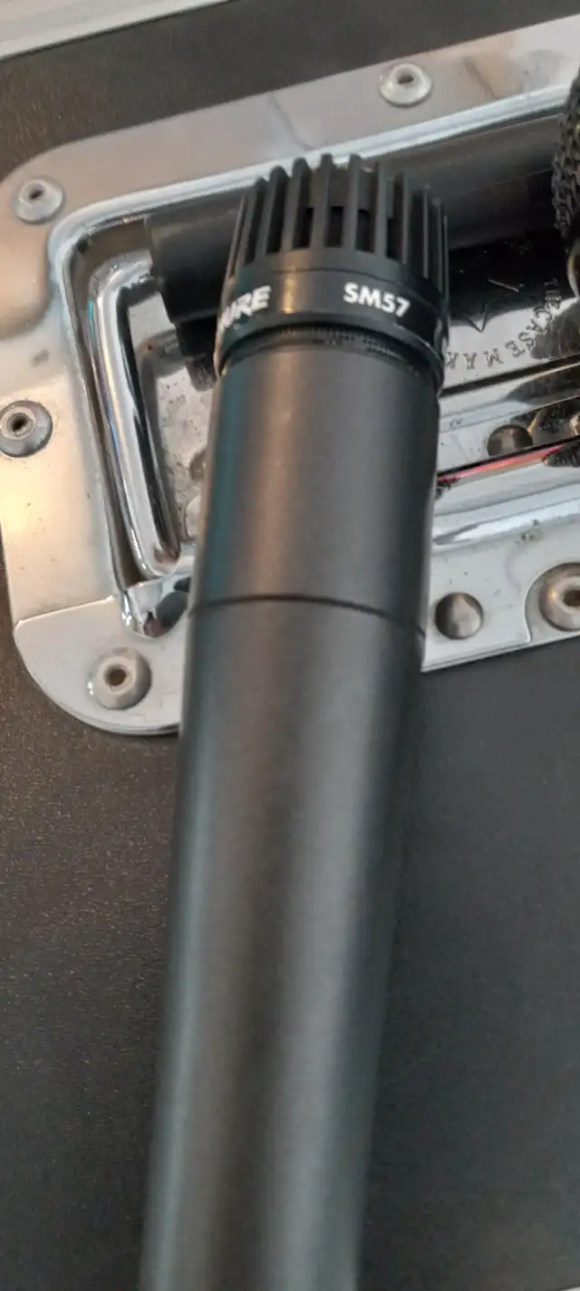 SHURE SM57