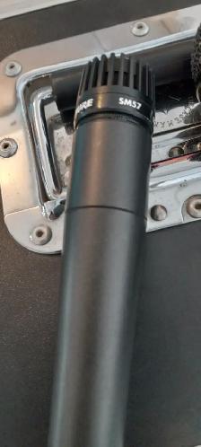 SHURE SM57