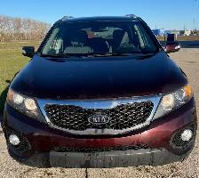 2013 Kia Sorento, AWD, Safetied - Photo 2