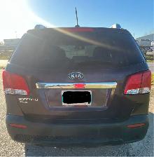 2013 Kia Sorento, AWD, Safetied - Photo 3