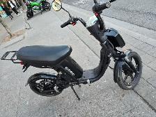 Emmo Urban T Electric Scooter- Excelent Condition $799 - Photo 3
