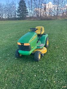 John Deere LT133 lawn tractor