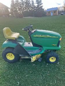 John Deere LT133 lawn tractor - Photo 3