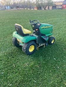 John Deere LT133 lawn tractor - Photo 4