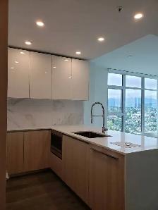 New Bright 1 Bdrm   Den, 4 minute walk to Station| Brentwood, Bu - Photo 3