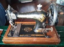 Antique Vintage Singer Sewing Machine.  Model #28.