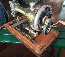 Antique Vintage Singer Sewing Machine.  Model #28. - Photo 3