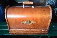 Antique Vintage Singer Sewing Machine.  Model #28. - Photo 4