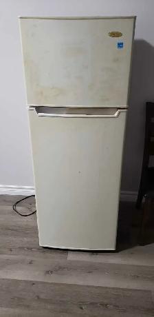 Danby Top Freezer Refrigerator 7.3 Cubic Feet - Photo 3