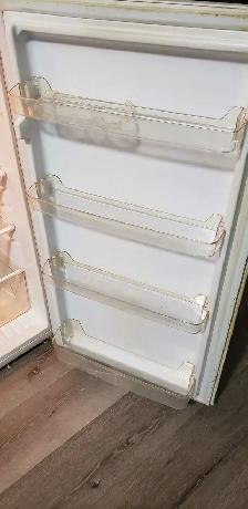 Danby Top Freezer Refrigerator 7.3 Cubic Feet - Photo 5