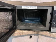 Whirlpool Refrigerator, Samsung Stove, and LG Microwave - Photo 4