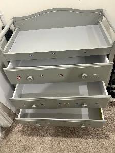 diaper changing station / Dresser - Photo 5