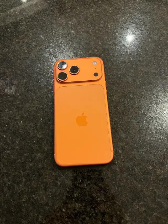iPhone 17 pro max 256 gb like new with box