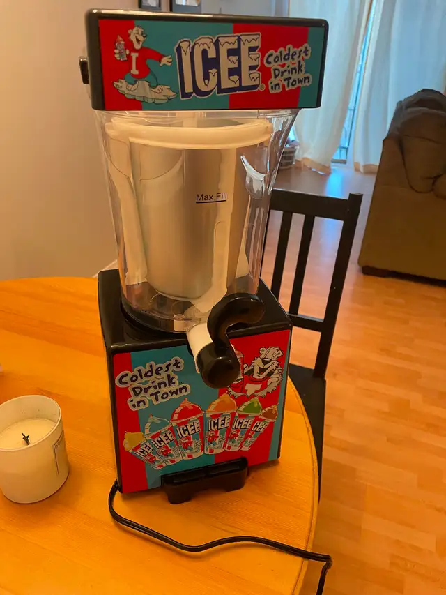Hawaiian shaved ice slushie machine with flavours