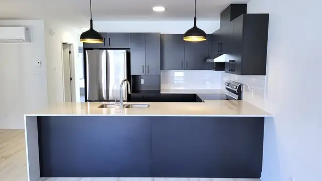 CONDO LUXE 4½ – 5 Électros, Parking et Locker Inclus