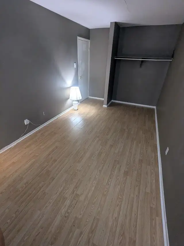 Large room on Woodroffe/Majestic, 4 mins to Algonquin. ASAP