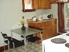 AMAZING ROOM – FANTASTIC LOCATION! - Photo 4