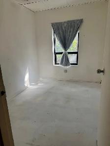 Bright Unfurnished Room – Beverley St & Dundas – $800, Utilities