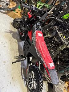 Yozma IN10 E-Dirt Bike — Red, 2600W, Like New (Burlington) - Photo 4
