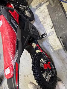 Yozma IN10 Electric Dirt Bike — Red, 0 KM, Like New (Kitchener) - Photo 3