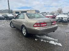 2000 Lexus ES 300 - Photo 4