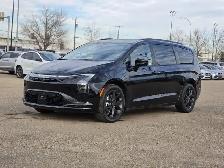 2027 Chrysler Pacifica Limited - Photo 2