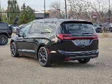 2027 Chrysler Pacifica Limited - Photo 4