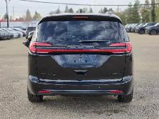 2027 Chrysler Pacifica Limited - Photo 5