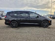2027 Chrysler Pacifica Limited - Photo 8