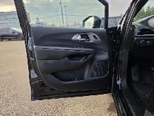 2027 Chrysler Pacifica Limited - Photo 17