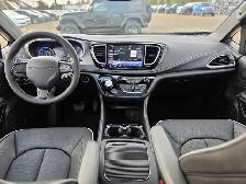 2027 Chrysler Pacifica Limited - Photo 25