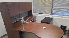 Teknion P-Top Desk with Hutch – 6' × 6' | $600
