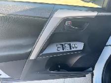 2017 Toyota RAV4 LE - Photo 19