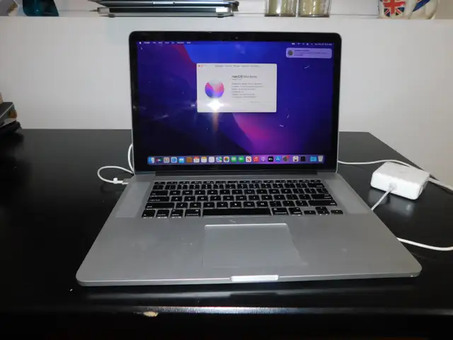 Macbook PRO A1398 2.2 15' CORE i7  256GB 16GB Monterey 12.7.6