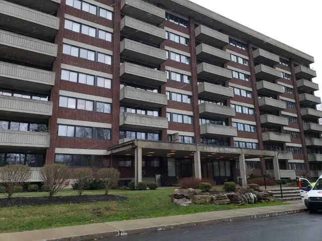 Condo haute gamme 3 1/2 830p.ca, MEUBLÉ à louer, avec garage