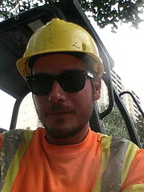 looking to join a yard cleanup crew