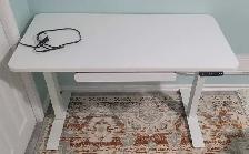 White Electric Standing Desk – Excellent Condition – $190 CAD