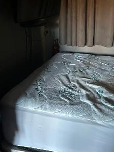 Antique double bed frame with boxspring.  No mattress - Photo 2