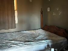 Antique double bed frame with boxspring.  No mattress - Photo 3