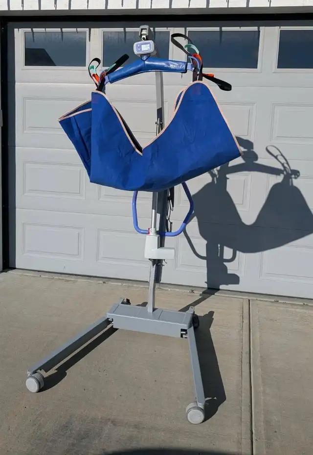 Arjo, Maxi 500 Bariatric Patient Lift, KM560101 - 500lb Capacity