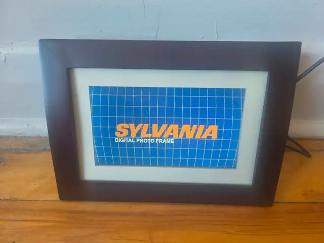 Sylvania SDPF751B 7' Digital Photo Frame Adapter