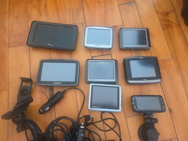Lot x 8 Car GPS Units Tom Tom Garmin Camera Screen Car Chargers
