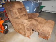 La-Z-Boy Recliner - Photo 3