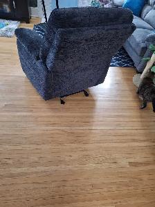Recliner - Photo 2