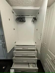 Private furnished Room/Den,in 3 bedroom condo,King/John, Nov 1st - Photo 3