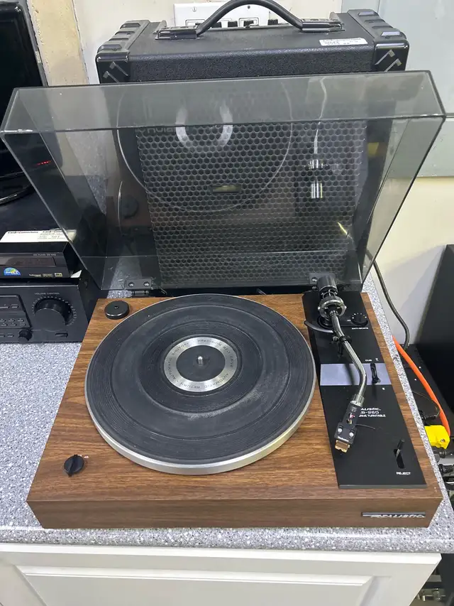 Realistic Lab-260 Belt Drive Turntable