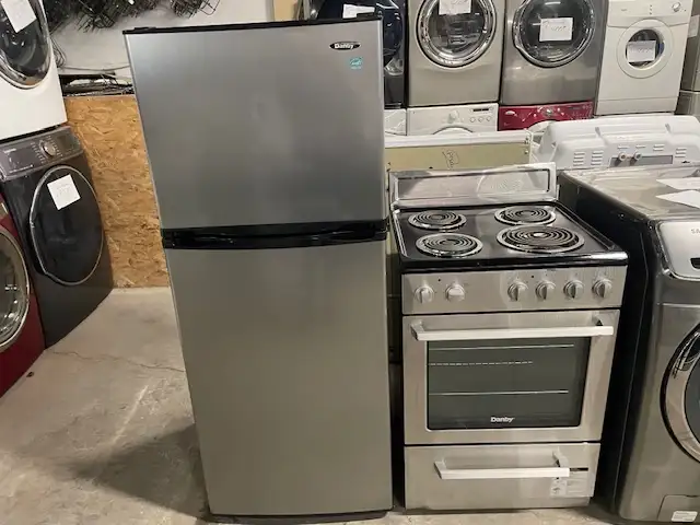 Duo Réfrigérateur/ Cuisinière 24'' stainless Danby