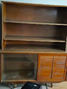 Wooden china cabinet. - Photo 2